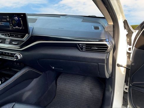 Used 2023 Nissan Altima 2.5 SR w/ SR Premium Package image 17