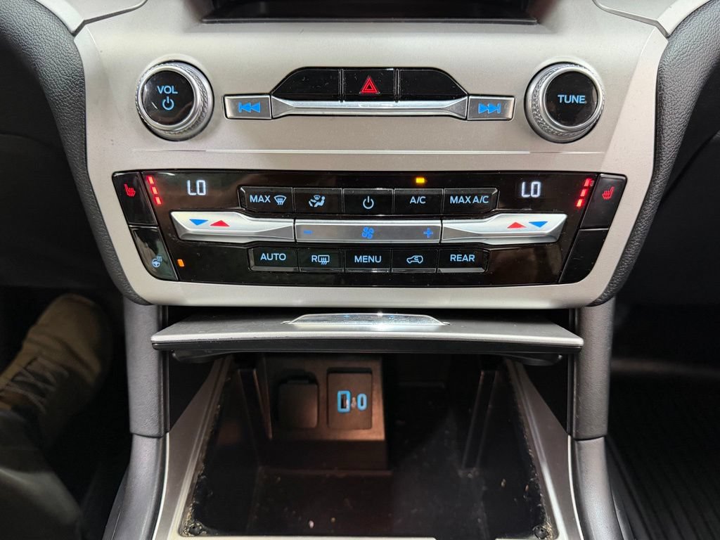 Used 2020 Ford Explorer XLT w/ Comfort Package AWD/4WD image 31