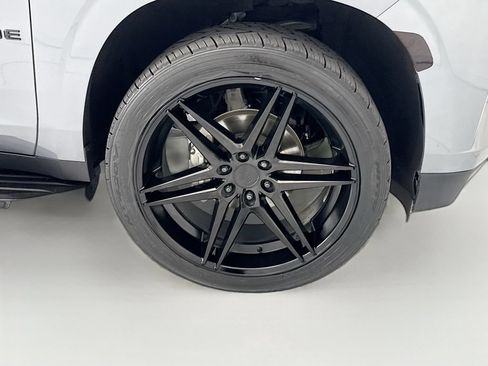 Used 2022 Chevrolet Tahoe RST w/ Luxury Package AWD/4WD image 31