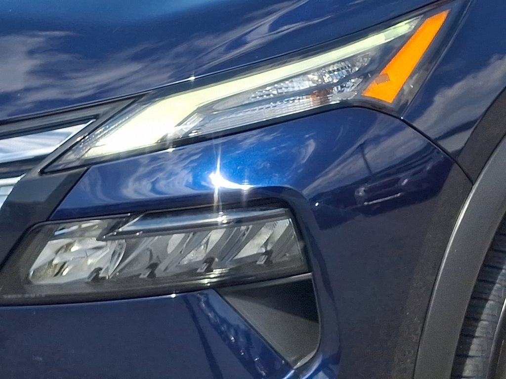 Used 2025 Nissan Rogue SV AWD/4WD image 9