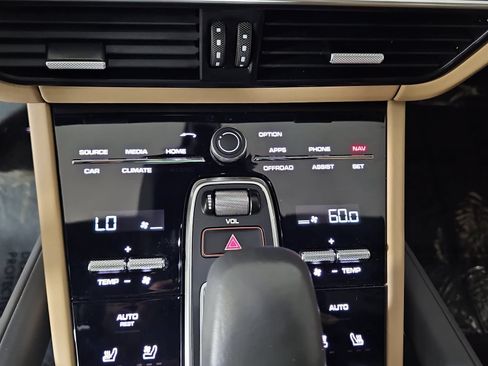 Used 2023 Porsche Cayenne Turbo AWD/4WD image 24