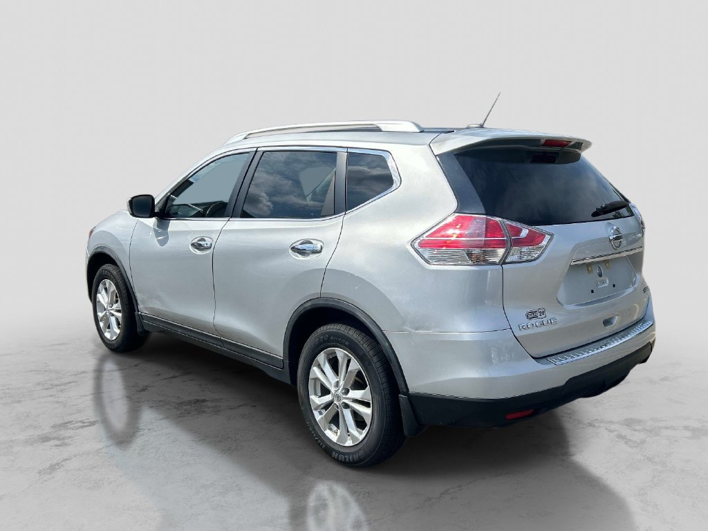 Used 2015 Nissan Rogue SV AWD/4WD image 3