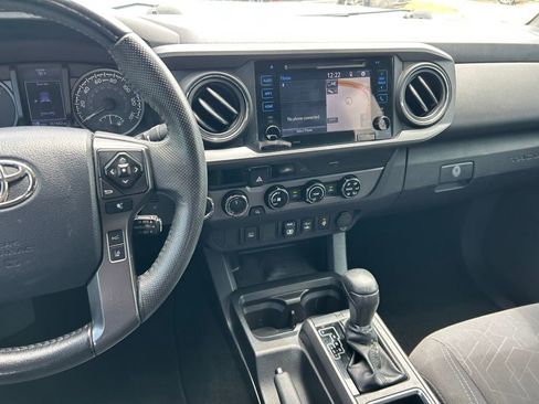 Used 2018 Toyota Tacoma TRD Off-Road AWD/4WD image 18