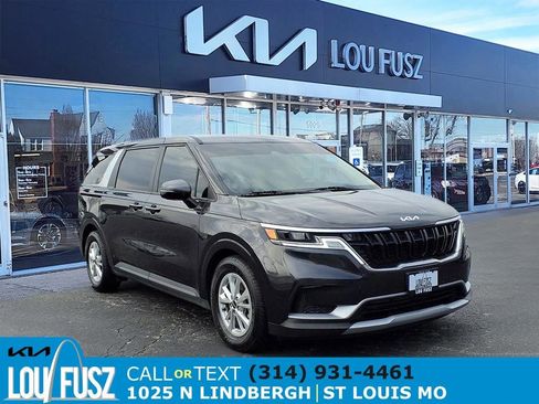 Used 2024 Kia Carnival LX image 1