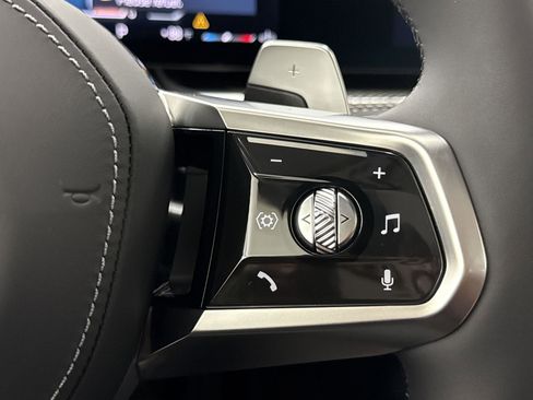 New 2025 BMW 760i xDrive w/ Premium Package image 22