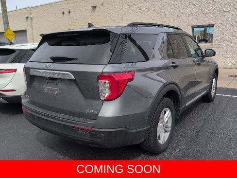 Used 2024 Ford Explorer XLT AWD/4WD image 4