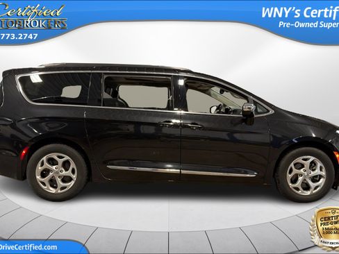 Used 2023 Chrysler Pacifica Limited FWD image 5