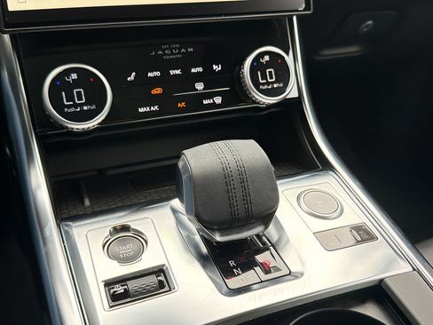 Used 2024 Jaguar XF R-Dynamic SE image 17