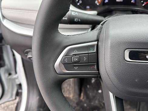 New 2025 Jeep Compass Limited image 9