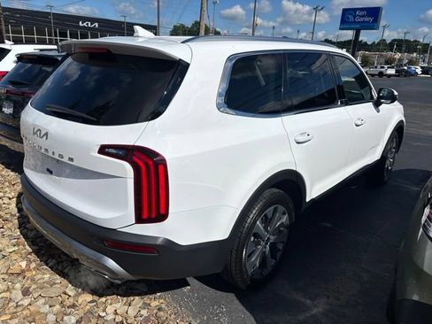 Used 2022 Kia Telluride EX w/ EX Premium Package FWD image 4