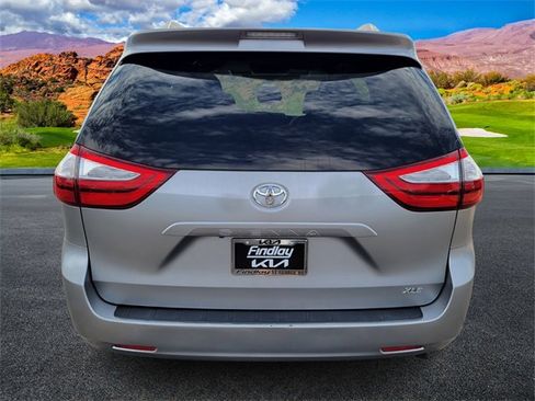 Used 2015 Toyota Sienna XLE image 5