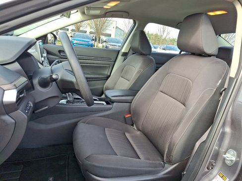 Used 2024 Nissan Altima 2.5 SV image 24