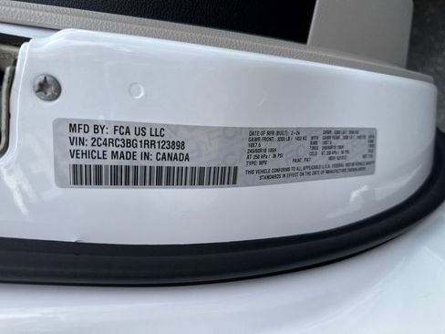 Used 2024 Chrysler Pacifica Touring-L image 28