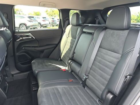 Used 2024 Mitsubishi Outlander SE image 7