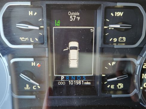 Used 2019 Toyota Tundra SR5 w/ SR5 Upgrade Package image 26