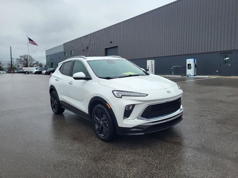 Used 2024 Buick Encore GX Sport Touring image 1