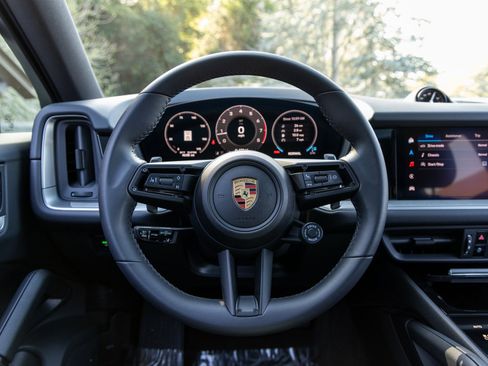 Certified 2025 Porsche Cayenne Coupe image 29