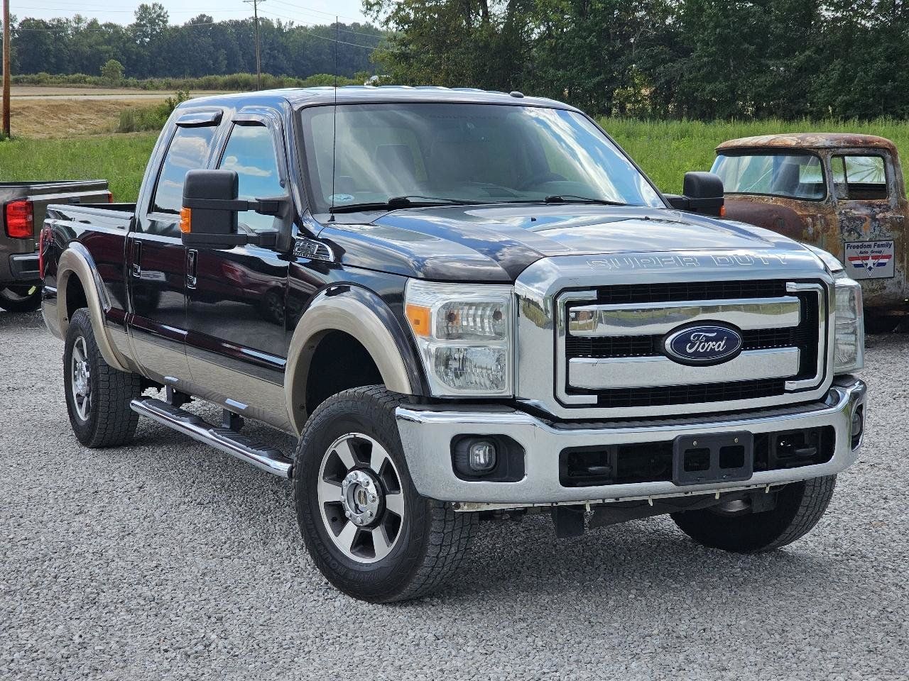 Used 2013 Ford F250 Lariat w/ Lariat Interior Pkg AWD/4WD image 2