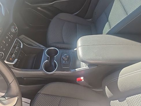 Used 2024 GMC Terrain SLE image 20