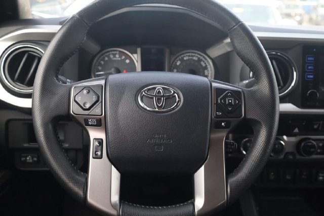 Used 2017 Toyota Tacoma Limited w/ Tow Package AWD/4WD image 9