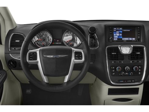 Used 2015 Chrysler Town & Country Touring FWD image 4