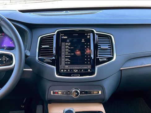 Used 2025 Volvo XC90 T8 Ultra image 9