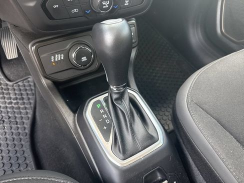 Used 2023 Jeep Renegade Latitude w/ Sun/Sound Group AWD/4WD image 19