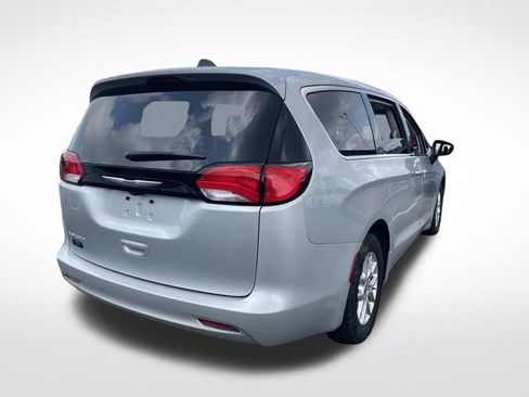 Used 2023 Chrysler Voyager LX FWD image 8