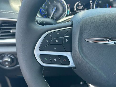 New 2025 Chrysler Pacifica Select w/ Uconnect Theater Family Group image 34