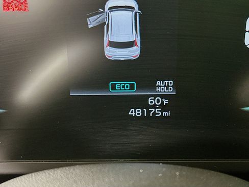 Used 2023 Kia Niro LX image 19