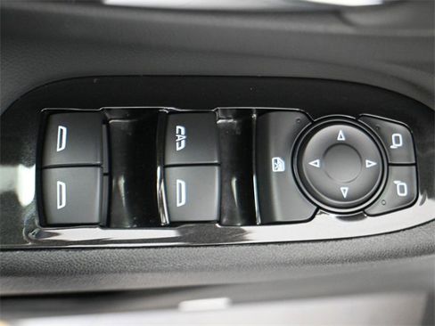 Used 2024 Chevrolet Equinox Premier image 12