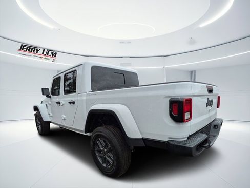 New 2025 Jeep Gladiator Sport image 5