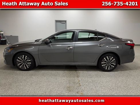Used 2023 Nissan Altima 2.5 SV FWD image 1