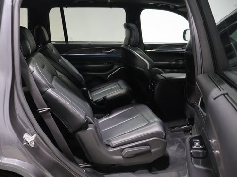 Used 2023 Jeep Grand Cherokee L Overland w/ Luxury Tech Group IV AWD/4WD image 21