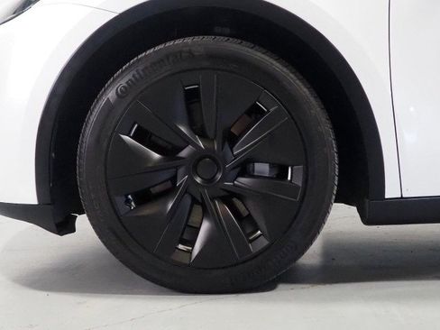 Used 2023 Tesla Model Y Long Range AWD/4WD image 43