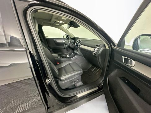 Used 2026 Volvo XC40 B5 Plus AWD/4WD image 32