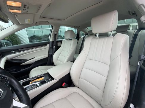 Used 2021 Honda Accord Touring image 8