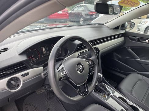 Used 2022 Volkswagen Passat 2.0T SE FWD image 18