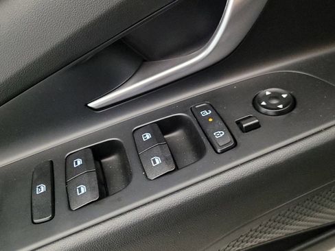 Used 2024 Hyundai Elantra SE image 27