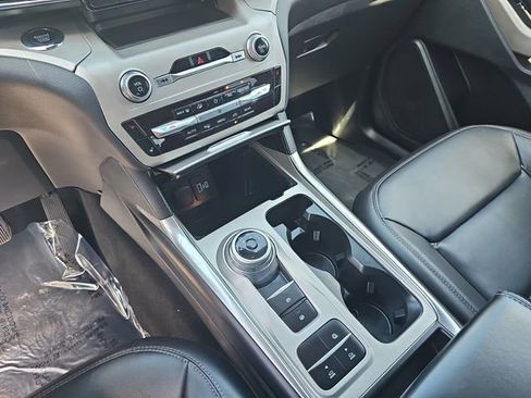 Used 2023 Ford Explorer XLT w/ Equipment Group 202A RWD image 21