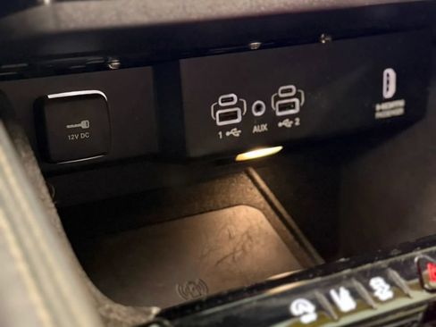 Used 2022 Jeep Wagoneer Series III AWD/4WD image 28