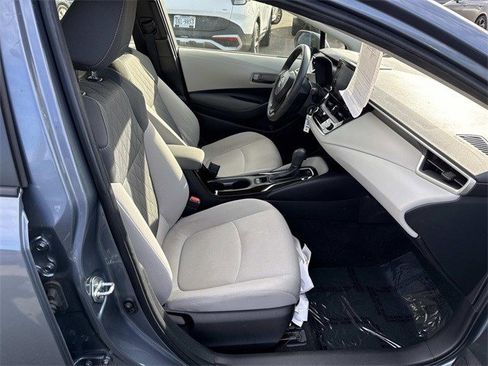 Used 2022 Toyota Corolla LE image 9