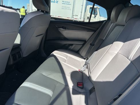 Used 2025 Toyota Camry SE w/ Convenience Package image 12