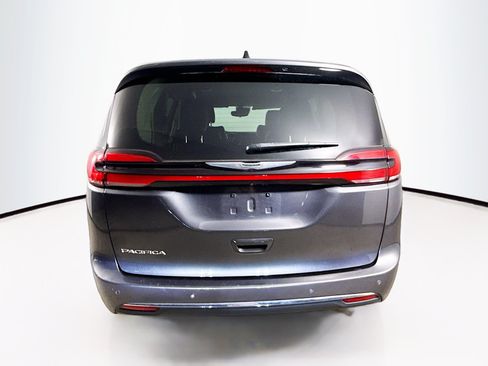 Used 2023 Chrysler Pacifica Touring-L FWD image 31