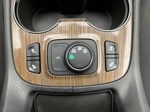 Used 2023 GMC Acadia SLE w/ Driver Convenience Package image 17