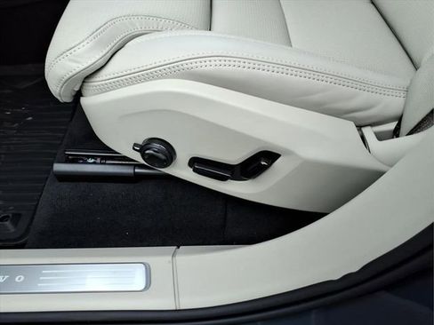 New 2026 Volvo XC90 T8 Ultra w/ Protection Package Premier image 13