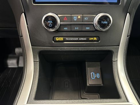 Used 2024 Ford Edge SEL w/ Convenience Package image 33