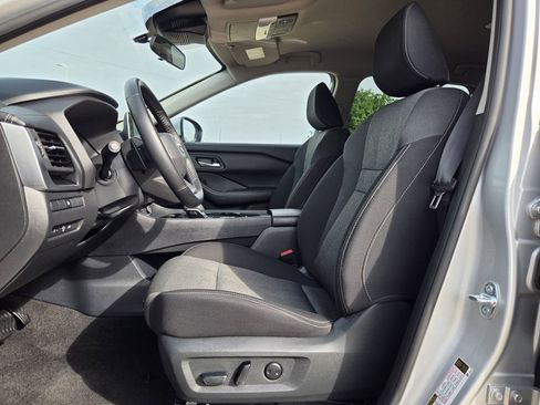 Used 2025 Nissan Rogue SV FWD image 26