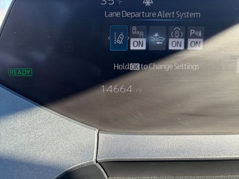 Used 2025 Toyota Prius LE image 38