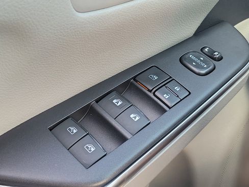 Used 2016 Toyota Camry LE image 25